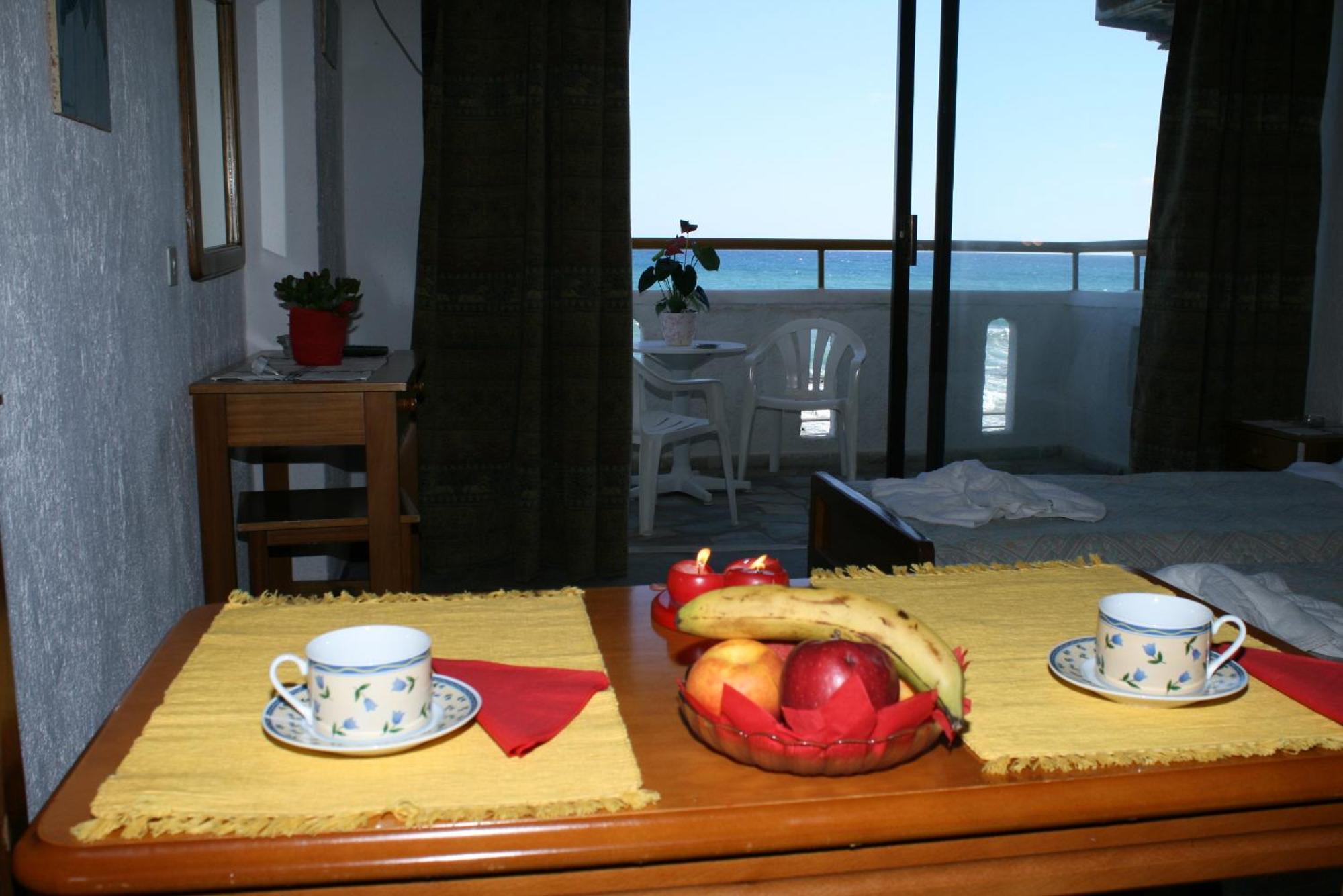 Blue Bay Apartments Херсониссос Экстерьер фото